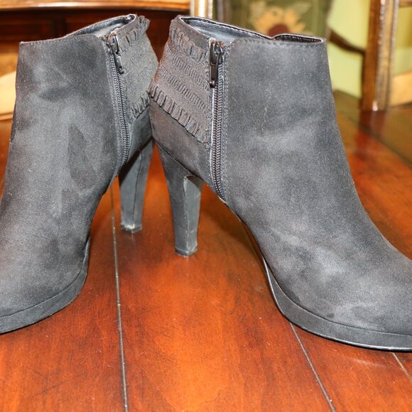 SUMMER SALE - Fergie Black Ruffled Heeled Boots - Woman's Size 10 - Picture 7 of 10